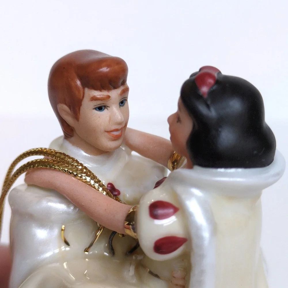 Vtg Disney Ornament‎ Snow White & Prince Charming Dancing Porcelain 4.5in
